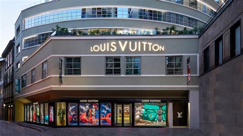 Louis Vuitton Milano Bagutta Store in Milano, Italy 